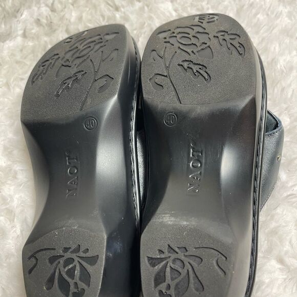 Naot leather Grayish Blue straps Sandals .silver studs & Bleu gems accen… - Picture 11 of 11